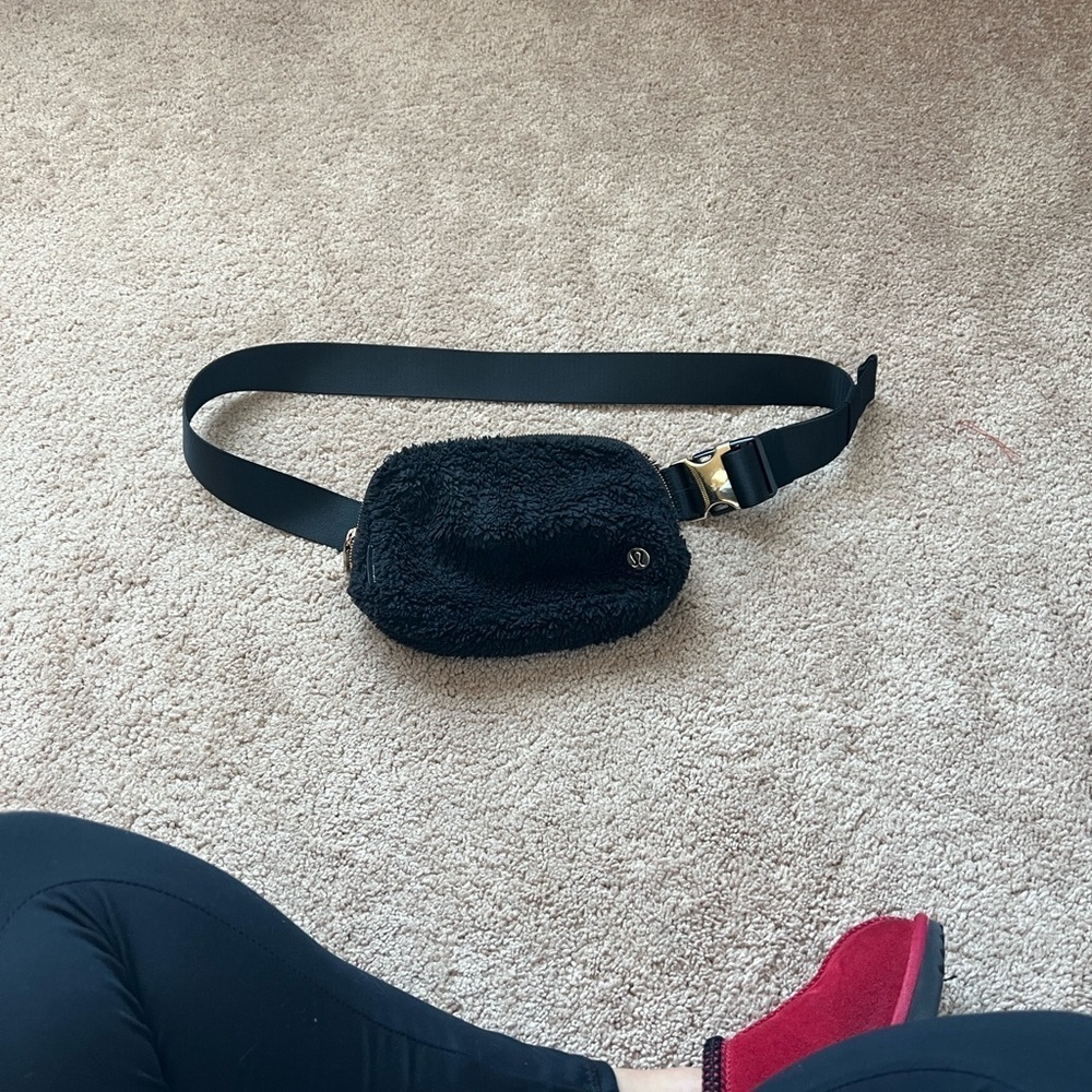Lululemon Black Fleece Belt Bag with Gold Zipper
